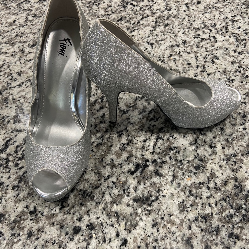 Sexy silver heels. Size 10.